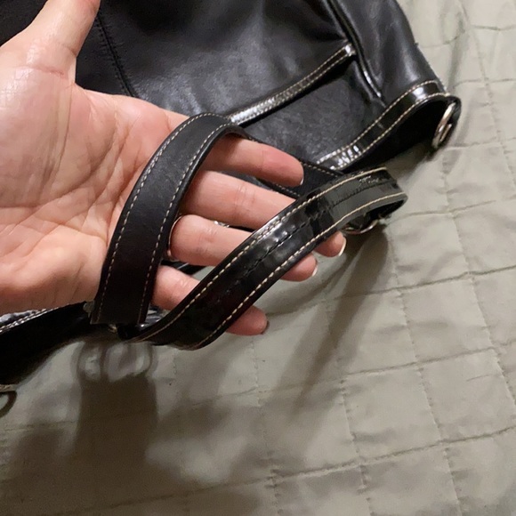 EUC vintage black leather/patent Coach purse - Picture 8 of 8